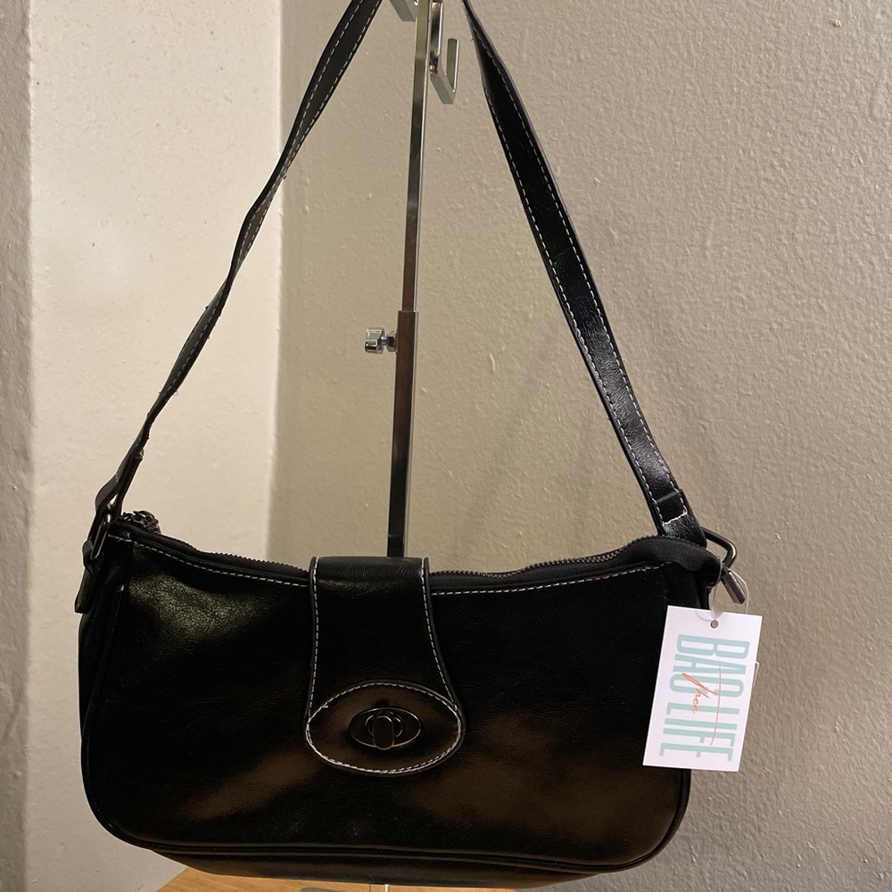 Black Handbag| Vintage Style - Picture 4 of 10